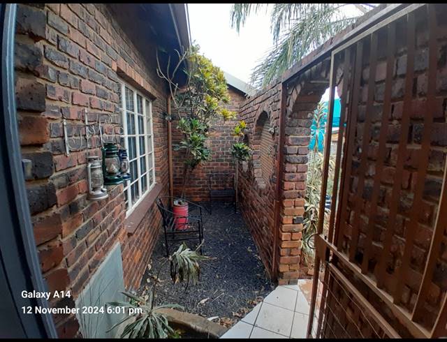 3 BEDROOM FREESTANDING FOR SALE IN CASHAN